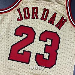 100% Authentic Michael Jordan Mitchell & Ness 95 96 Gold Bulls Jersey Size 40 M
