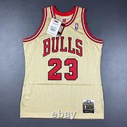 100% Authentic Michael Jordan Mitchell & Ness 95 96 Gold Bulls Jersey Size 44 L