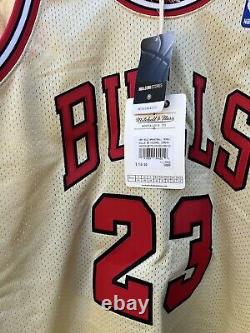 100% Authentic Michael Jordan Mitchell & Ness 95 96 Gold Bulls Jersey Size 48 XL