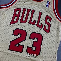 100% Authentic Michael Jordan Mitchell & Ness 95 96 Gold Bulls Jersey Size S 36
